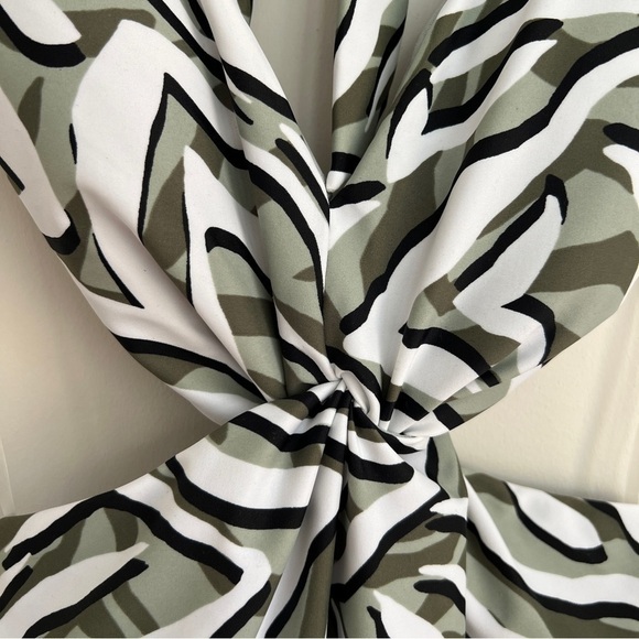 NEW BAR III Macy's Hypno Beach Chic Printed Twist Front One Piece Swimsuit Large - Picture 5 of 15